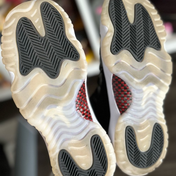 Air Jordan 11 Low “72-10” (GS) - Picture 8 of 10